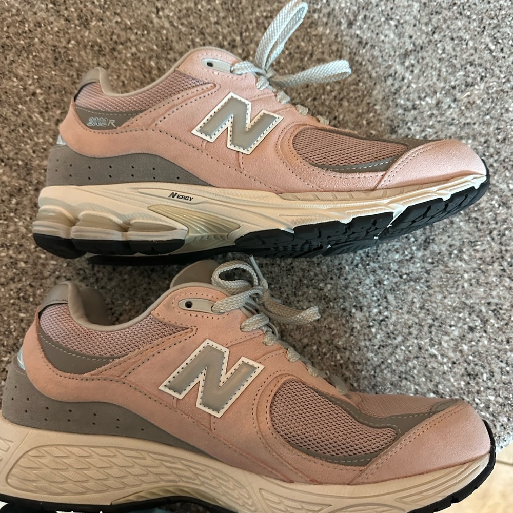 New balance 2002R